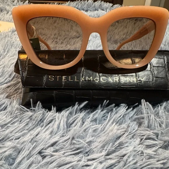 NWT Stella McCartney Beveled Cat-Eye Sunglasses in Milky Nude display picture 2